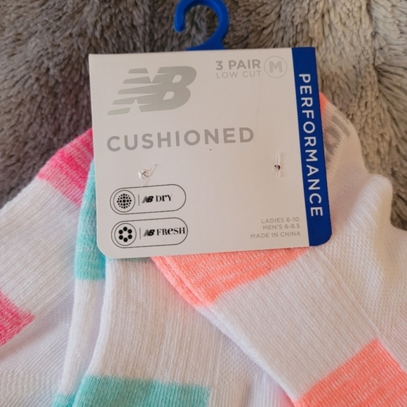 New Balance socks NWT - Picture 2 of 2